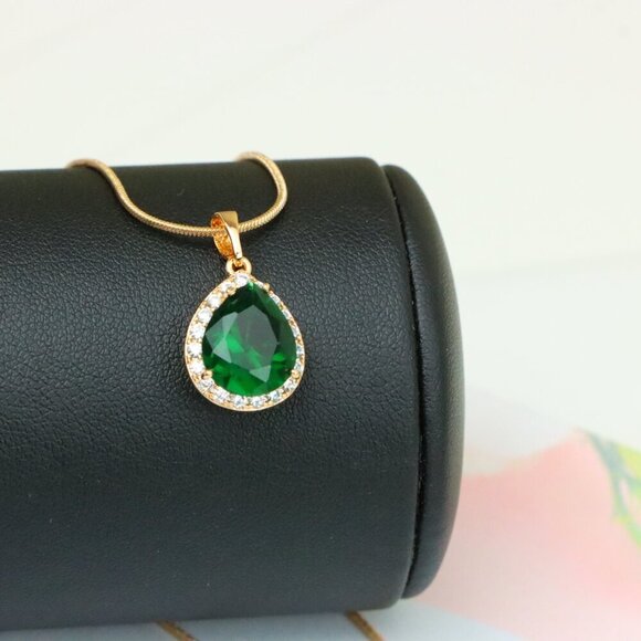 "Teardrop Green Pendant with Crystal Border in Rose Gold Finish, XPPT1613 - Picture 4 of 13